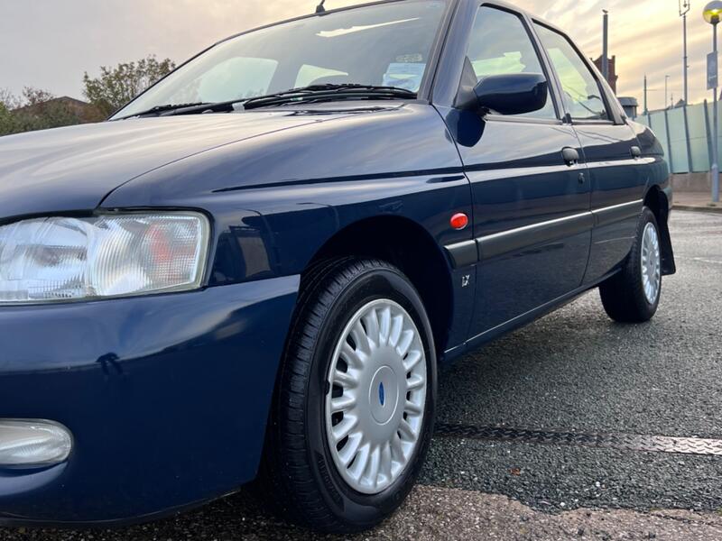 FORD ESCORT