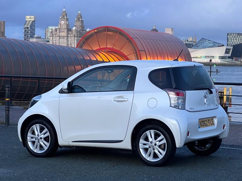 TOYOTA IQ