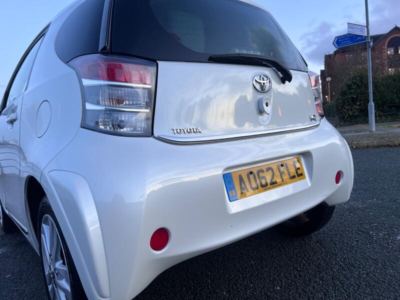 TOYOTA IQ