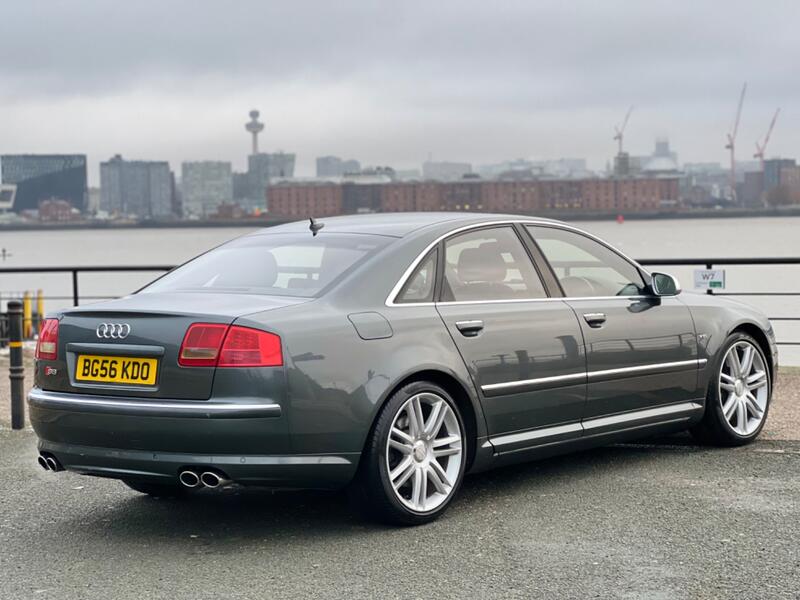 AUDI S8