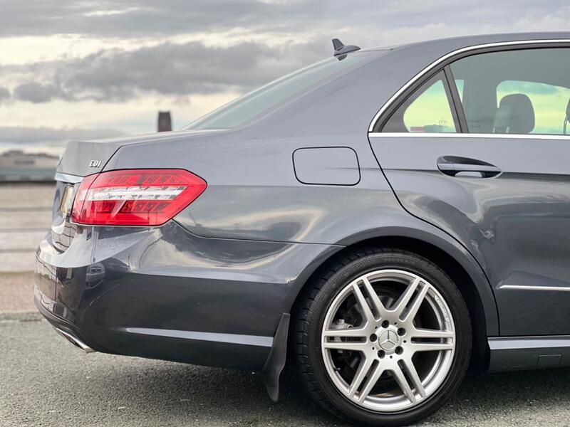 View MERCEDES-BENZ E CLASS 3.0 E350 CDI V6 BlueEfficiency Sport 