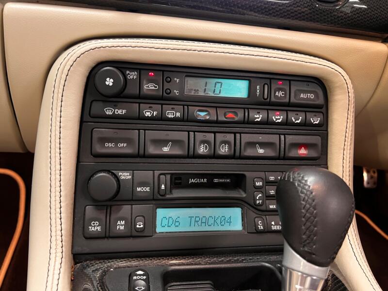 JAGUAR XKR