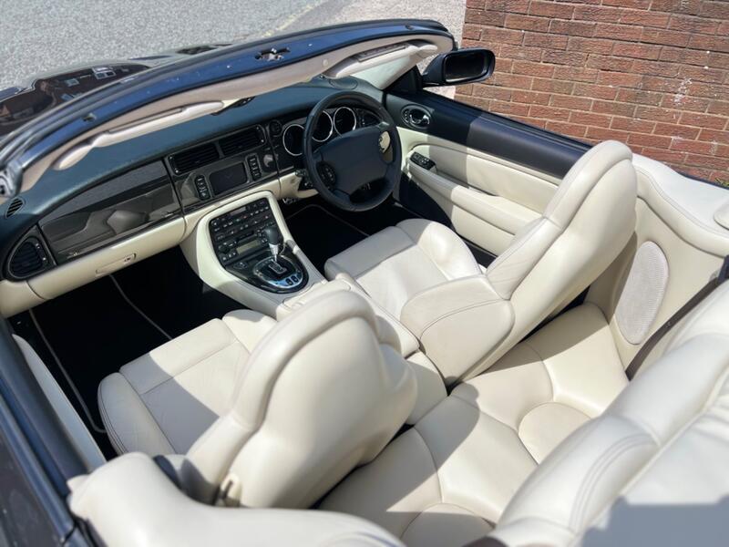 JAGUAR XKR
