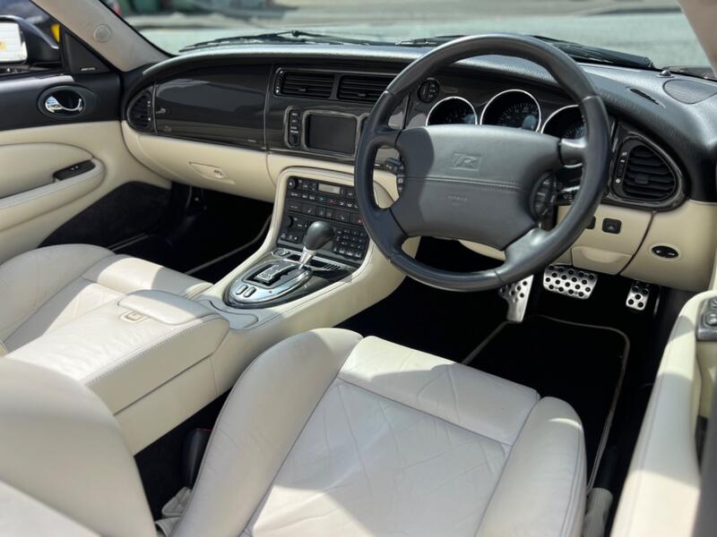 JAGUAR XKR