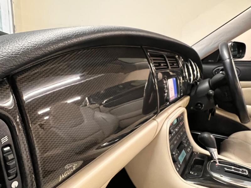 JAGUAR XKR