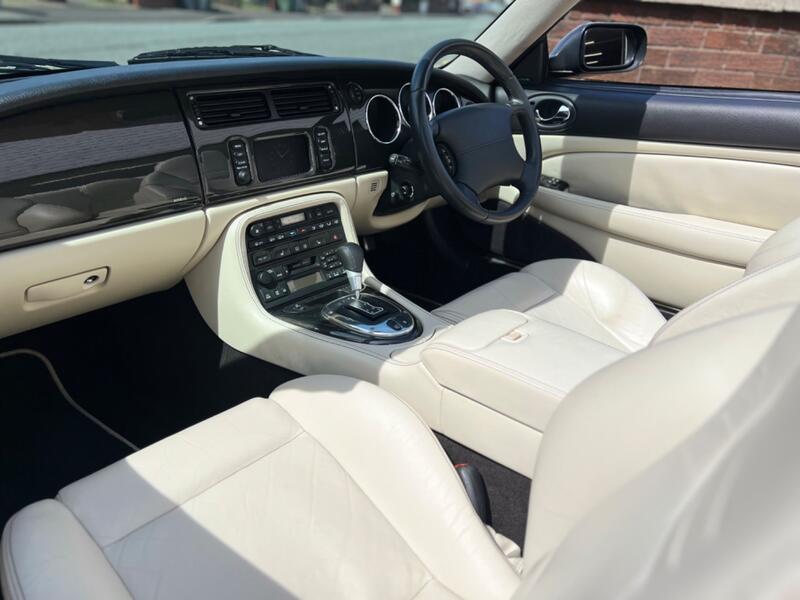 JAGUAR XKR