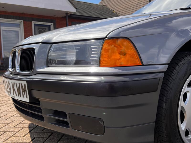 BMW 3 SERIES