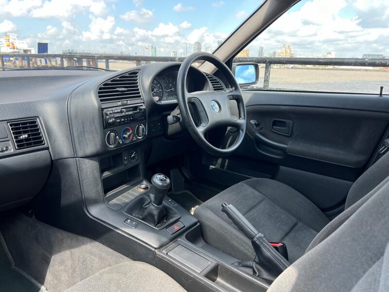 BMW 3 SERIES