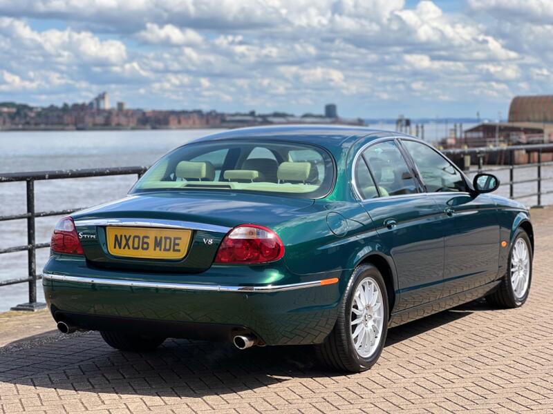 View JAGUAR S-TYPE 4.2 V8 SE
