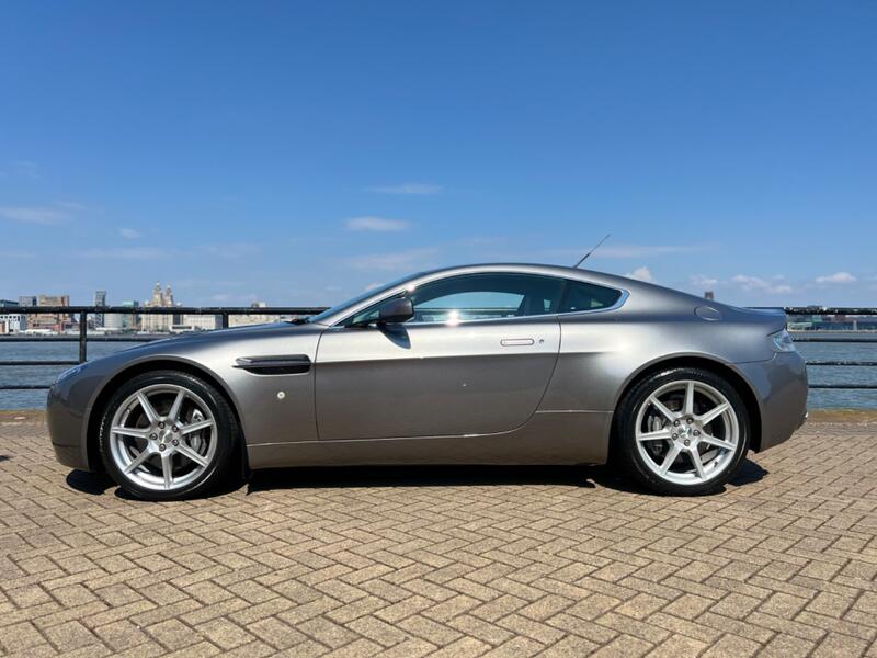 ASTON MARTIN VANTAGE