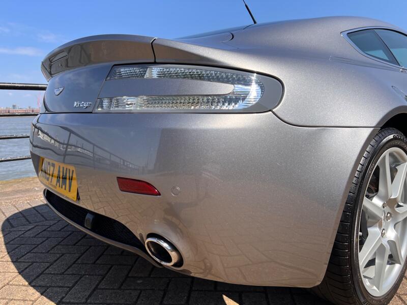 ASTON MARTIN VANTAGE