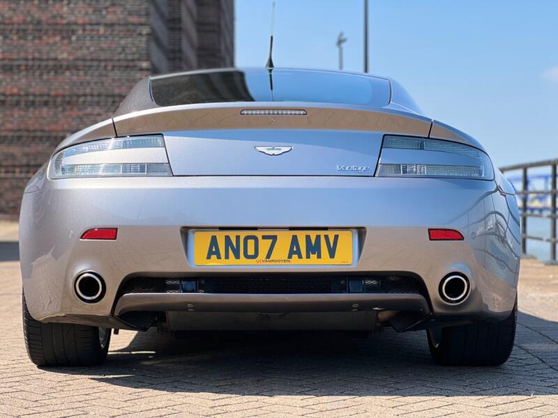 ASTON MARTIN VANTAGE