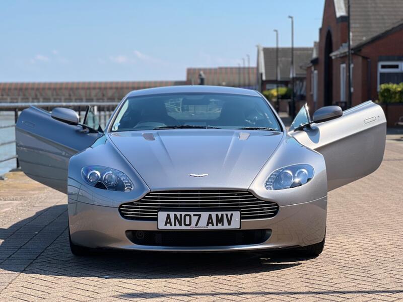 ASTON MARTIN VANTAGE