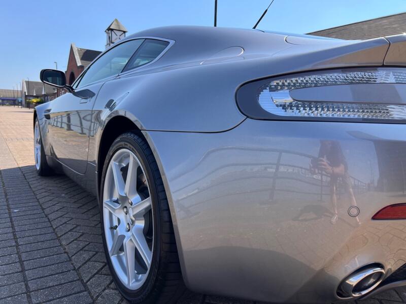 ASTON MARTIN VANTAGE