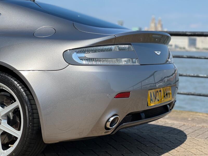 ASTON MARTIN VANTAGE