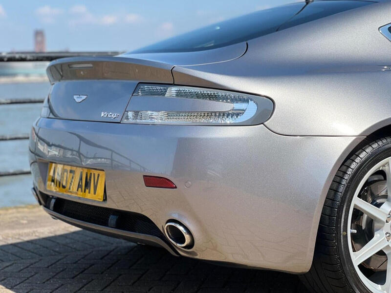 ASTON MARTIN VANTAGE