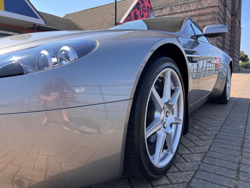 ASTON MARTIN VANTAGE