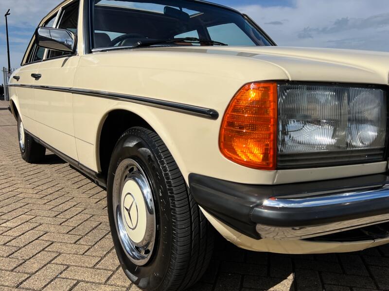 MERCEDES-BENZ 240
