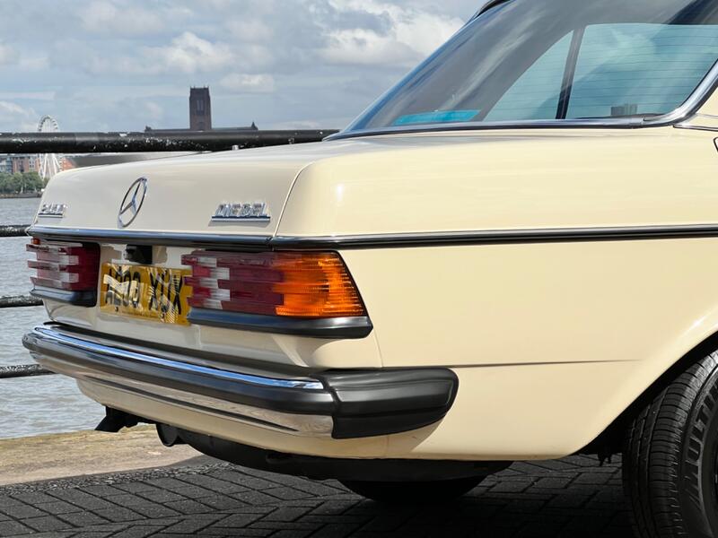 MERCEDES-BENZ 240