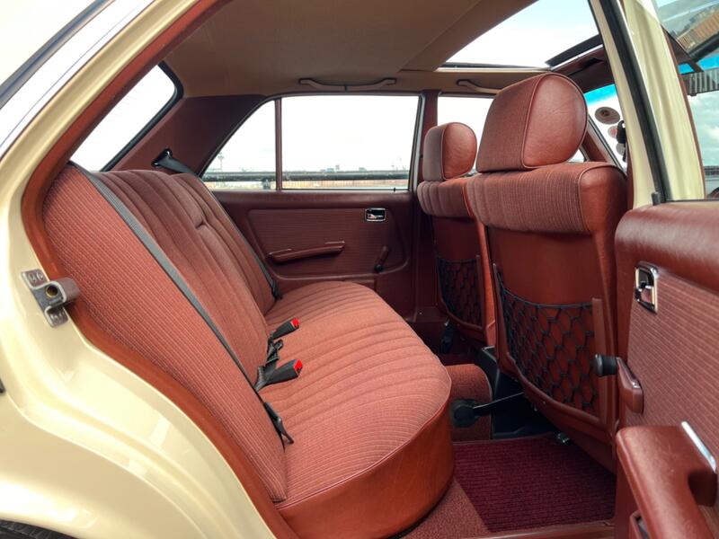 MERCEDES-BENZ 240