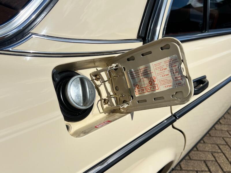 MERCEDES-BENZ 240