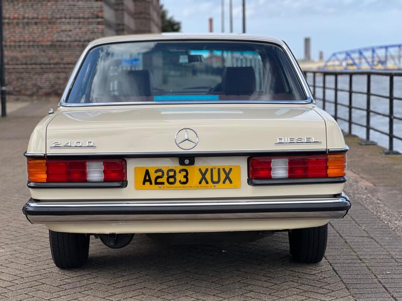 MERCEDES-BENZ 240