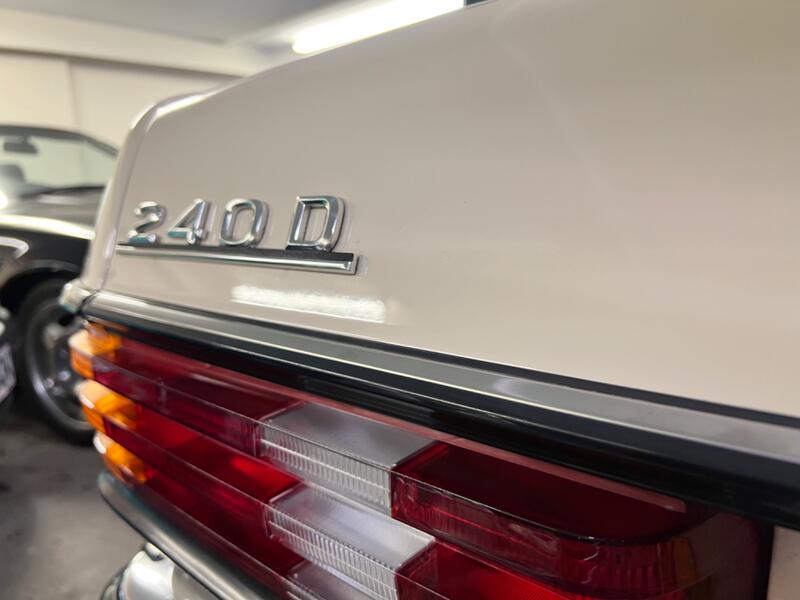 MERCEDES-BENZ 240