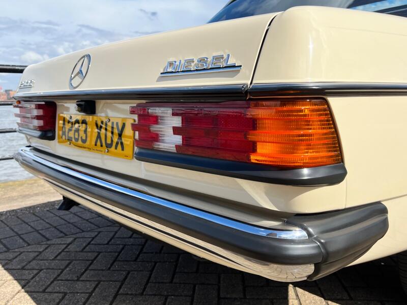 MERCEDES-BENZ 240