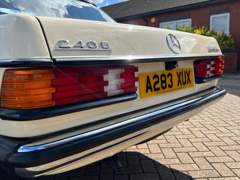 MERCEDES-BENZ 240