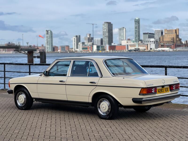 MERCEDES-BENZ 240