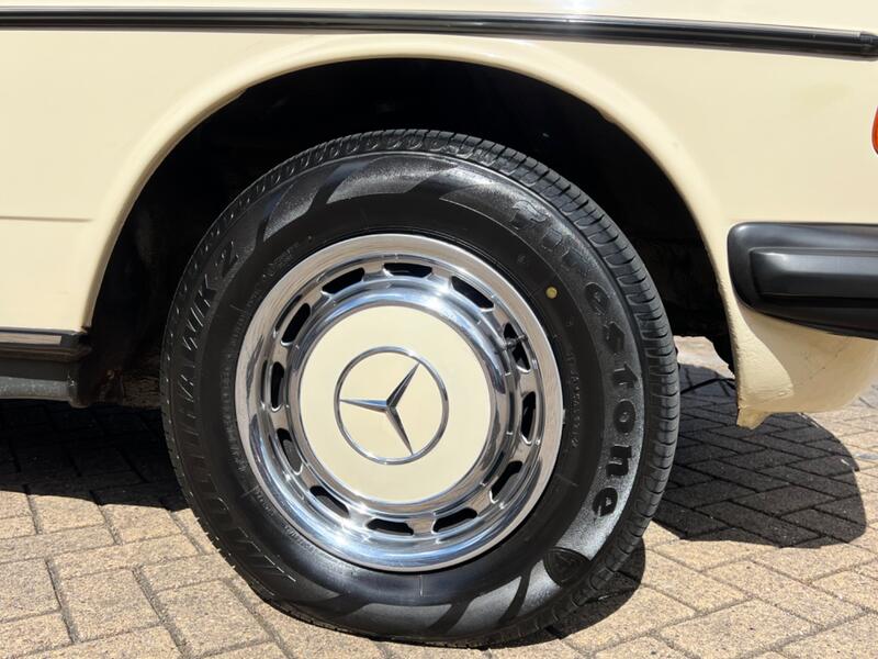 MERCEDES-BENZ 240