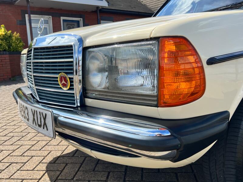 MERCEDES-BENZ 240