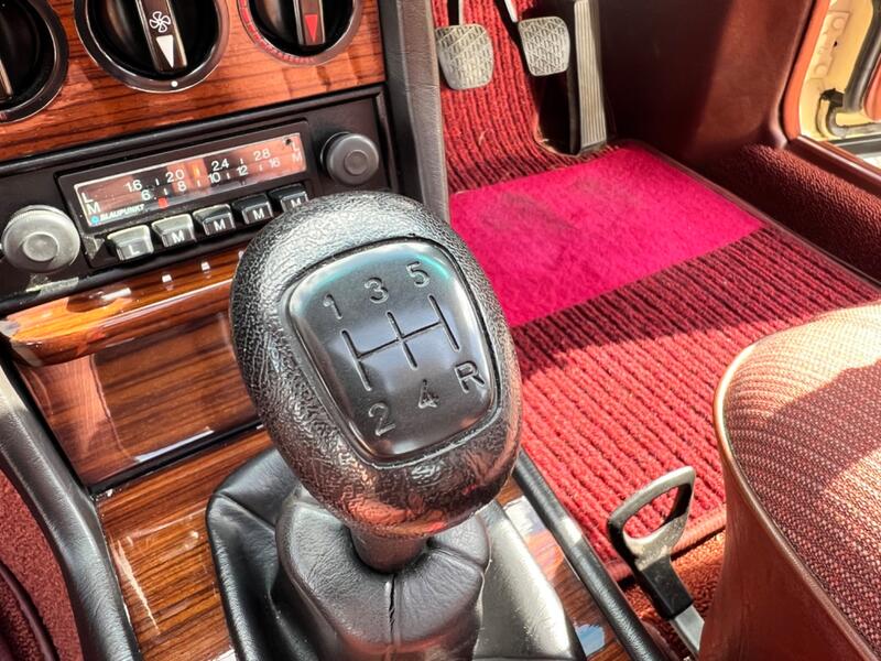 MERCEDES-BENZ 240