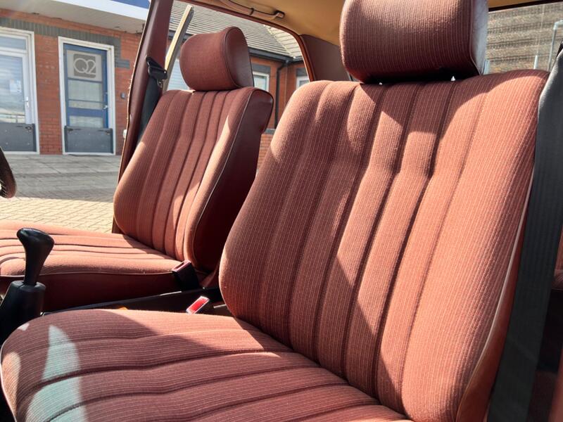 MERCEDES-BENZ 240