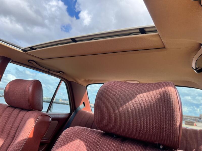 MERCEDES-BENZ 240