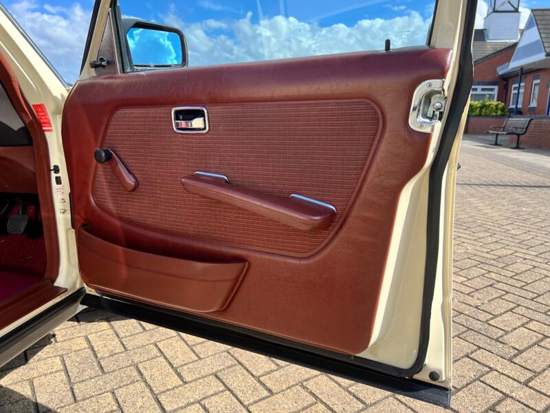 MERCEDES-BENZ 240