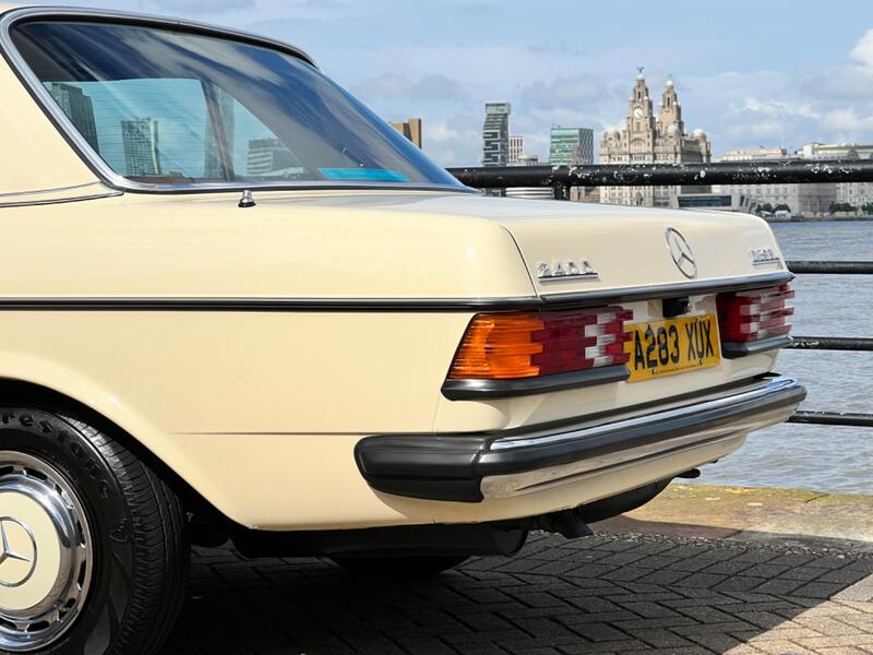 MERCEDES-BENZ 240