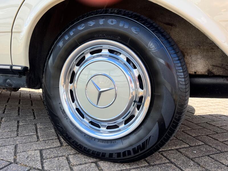 MERCEDES-BENZ 240