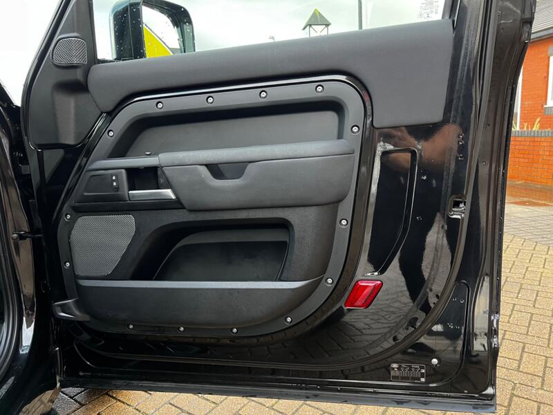 LAND ROVER DEFENDER