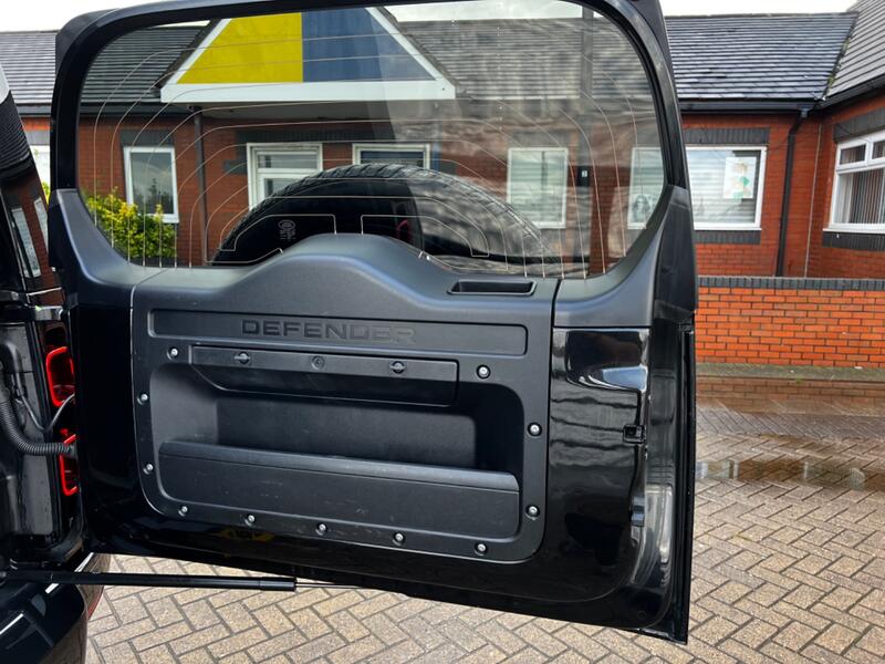LAND ROVER DEFENDER