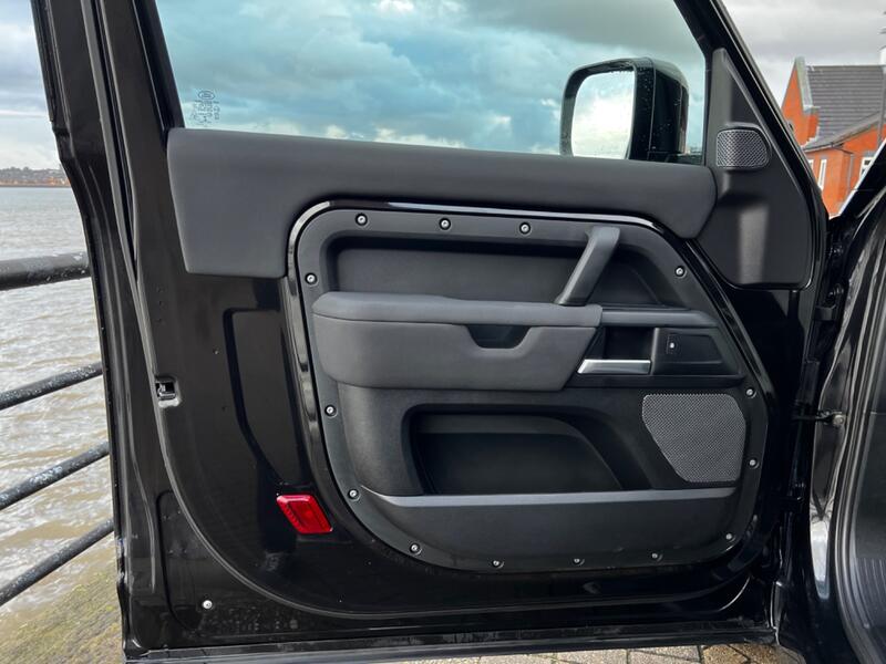 LAND ROVER DEFENDER