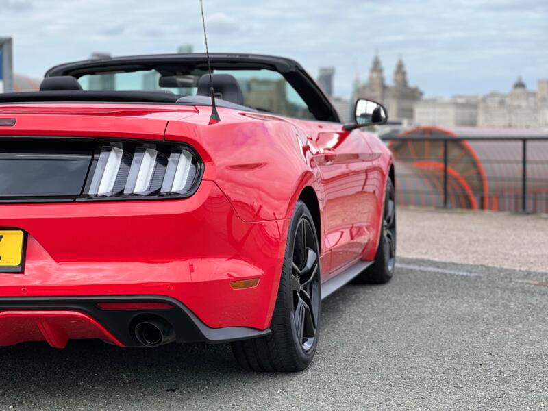 FORD MUSTANG
