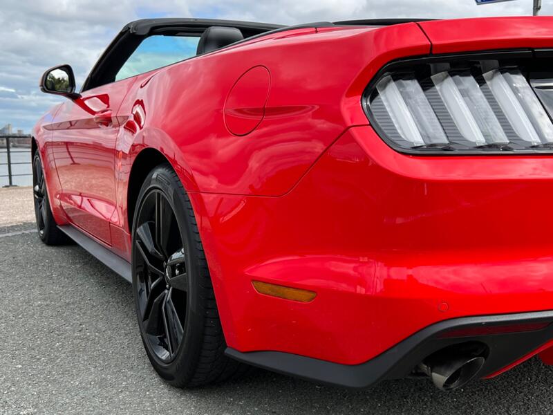 FORD MUSTANG