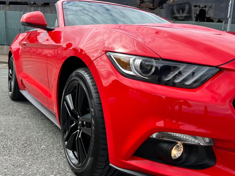 FORD MUSTANG