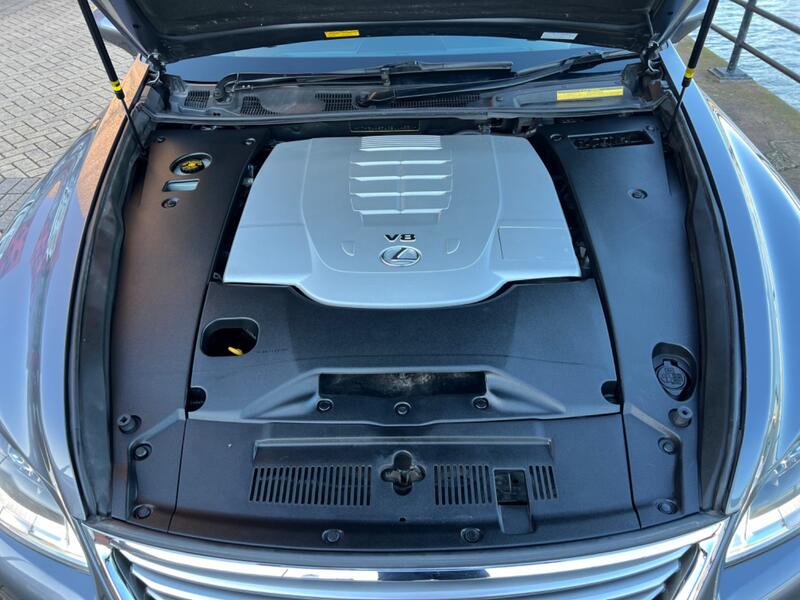 LEXUS LS