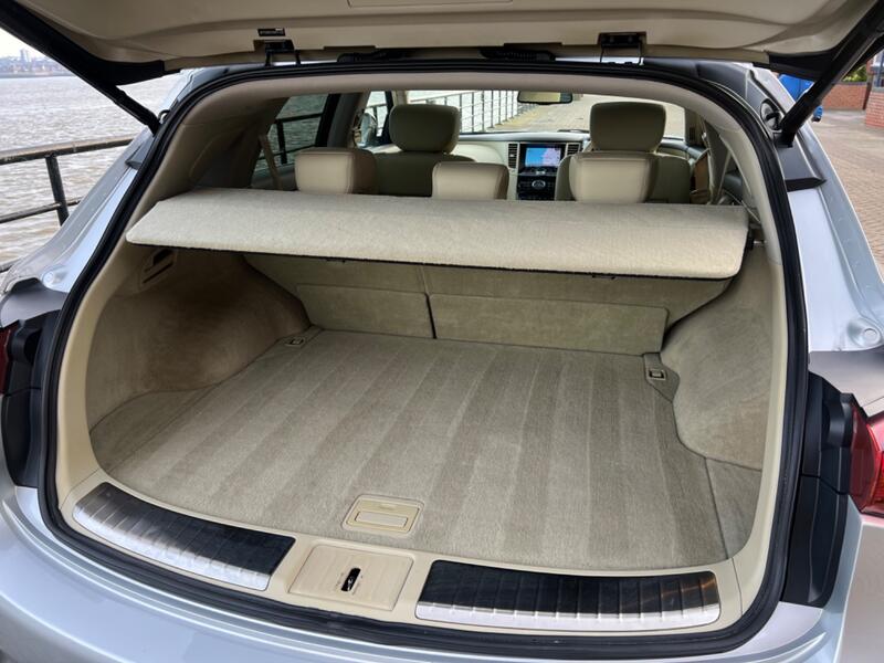 INFINITI QX70