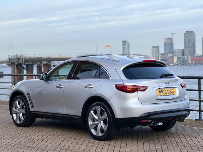 INFINITI QX70