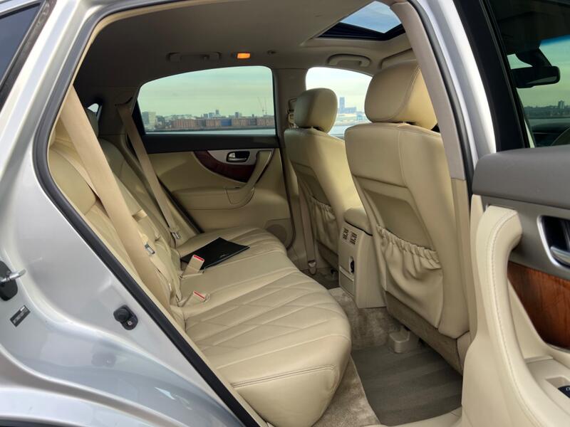 INFINITI QX70