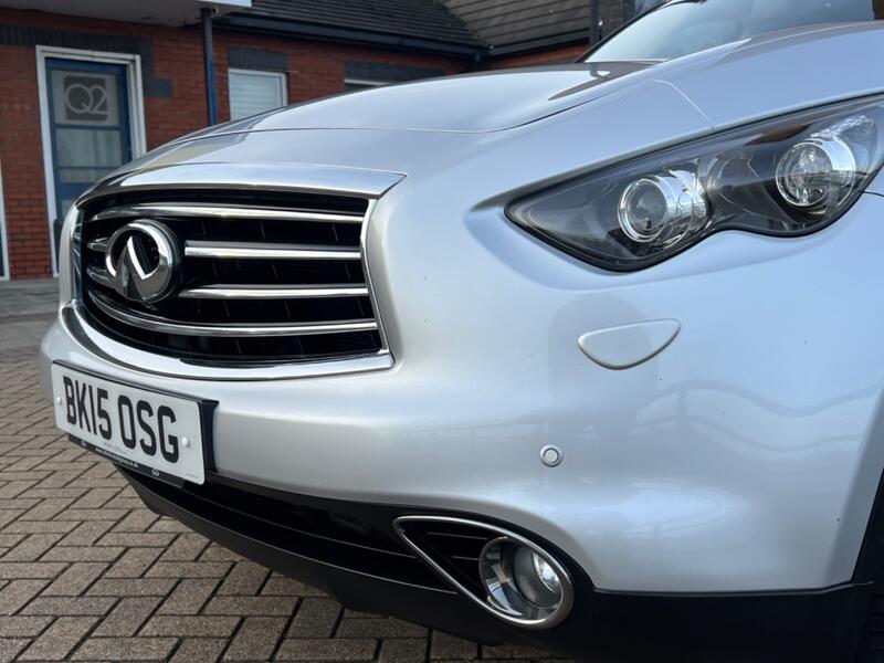 INFINITI QX70