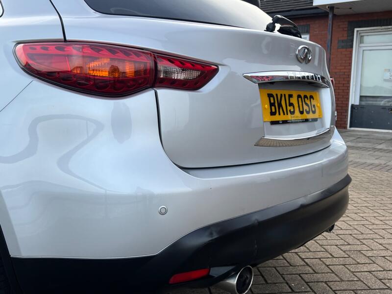 INFINITI QX70